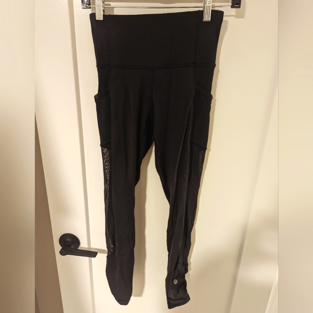 Lululemon leggings with mesh and pockets